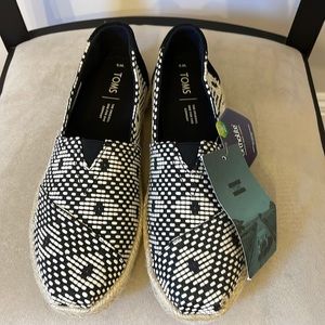 Classic black and white Toms!!